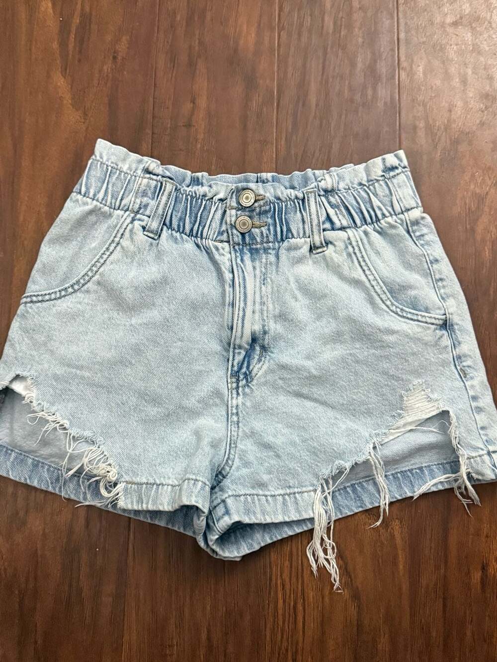 SO High Rise Mom Short Size 5/27W Light Wash Distressed Ruffle Denim